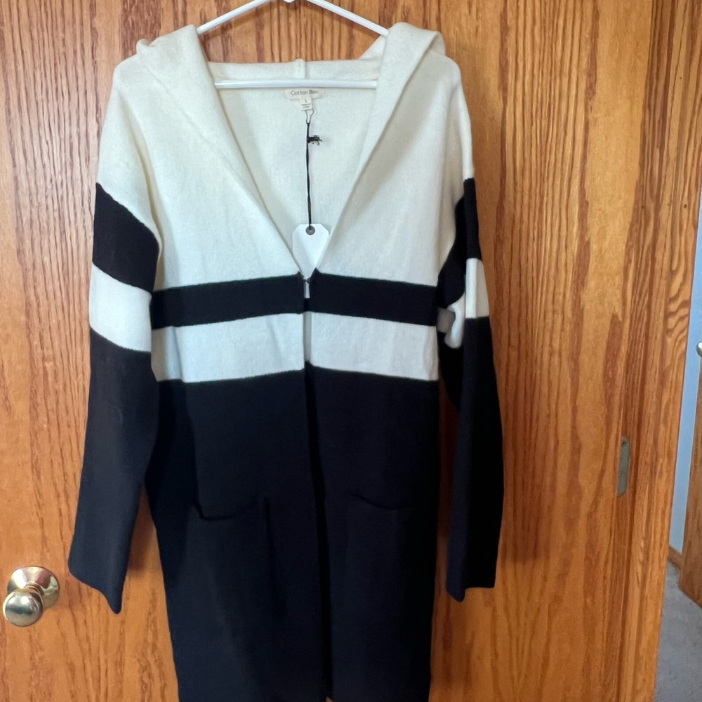 NWT Elegant Black and White Hooded Cardigan